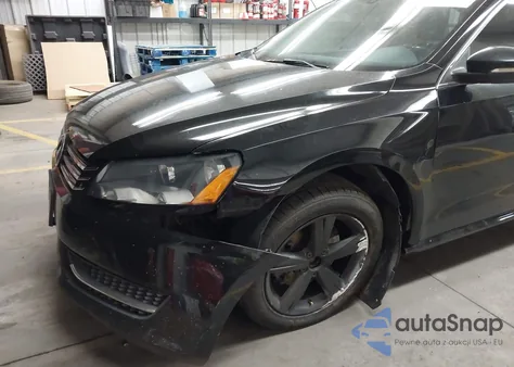 2012 Volkswagen Passat 2.5L Se z USA, uszkodzony, nr VIN 1VWBP7A37CC040744